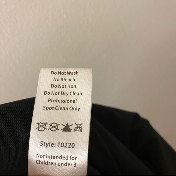 WEISSMAN Dance long 1 sleeve purple sequin Run Boy Run
10220 SA-Small adult - Picture 5 of 11